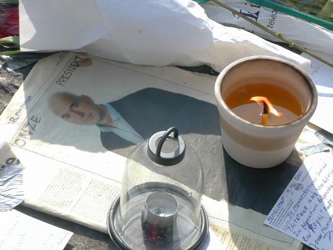 PimFortuyn01 A spontaneous shrine was made for Pim Fortuyn on the steps of the National Monument for the Dead of WWII at the Dam square in Amsterdam.